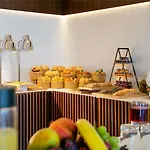 Mercure Larnaca فندق *