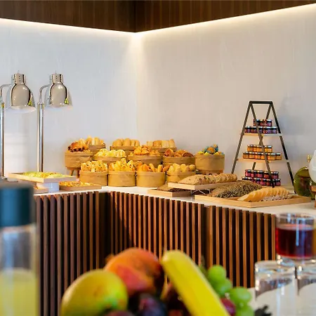 Mercure Larnaca Hotel *