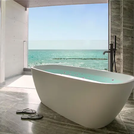 Mercure Larnaca Hotel *