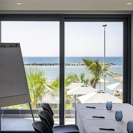 Mercure Larnaca *
