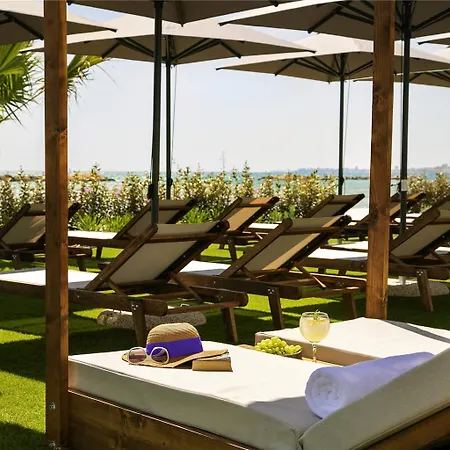 Mercure Larnaca Hotel *