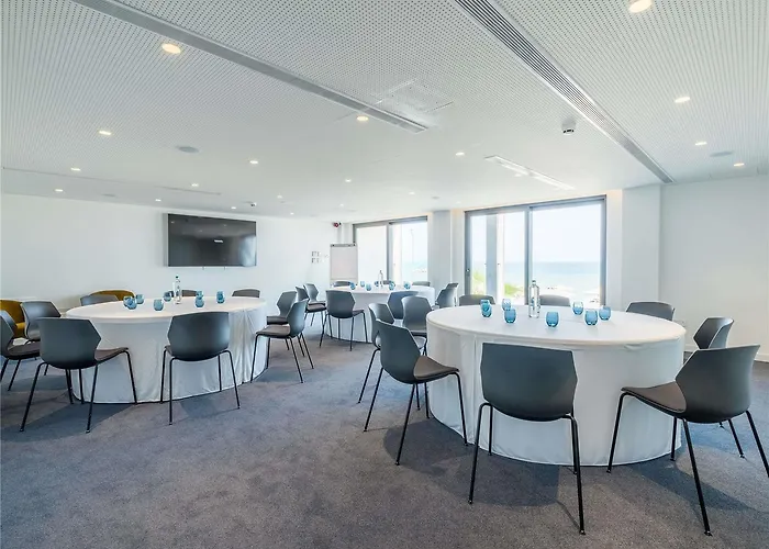 מלון Mercure Larnaca *