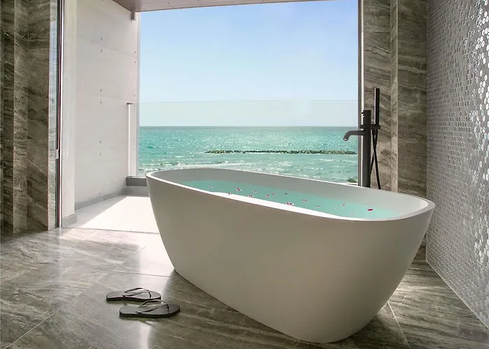 Mercure Larnaca מלון *