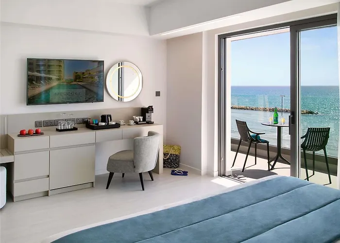 Mercure Larnaca מלון *