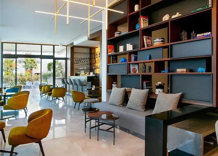 מלון Mercure Larnaca *